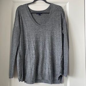 American Eagle lightweight v-neck sweater, size M